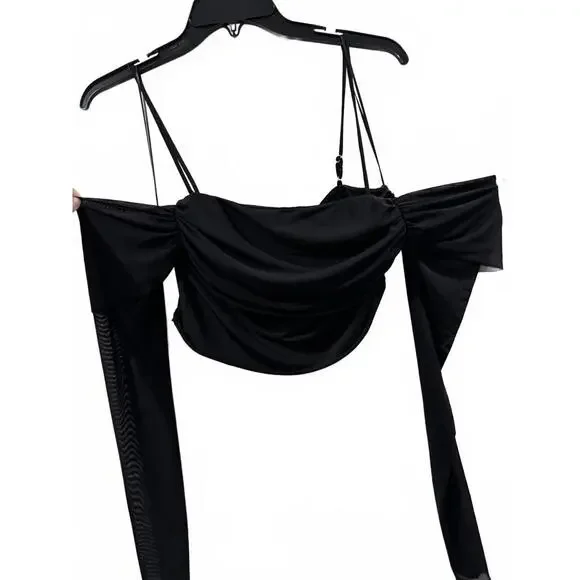 NWT Urban Outfitters Bella Black Cold Shoulder Cropped Top- Size Medium - Picture 2 of 9